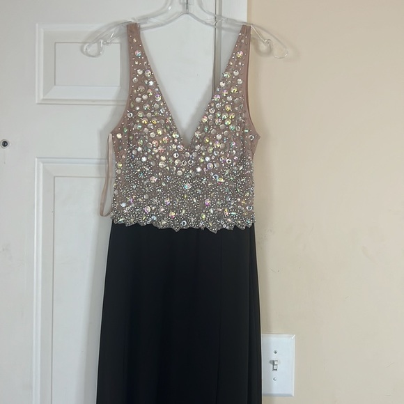 blondie nites by stacy sklar
V-Neck Beaded Evening Maxi Dress Side Slit Size M - Picture 11 of 16